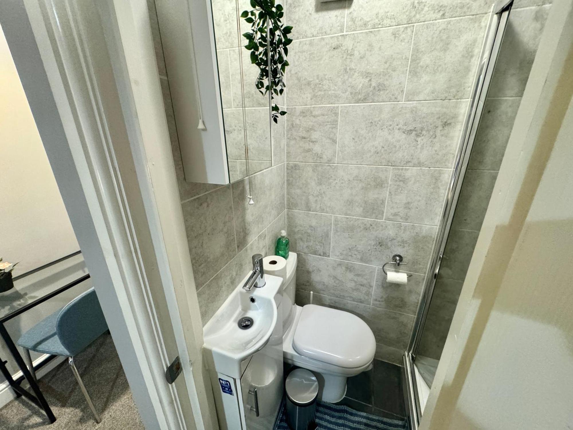 Modern En-suite By Finsbury Park Station 8 Mins To King's Cross By Tube Проживание в семье Лондон