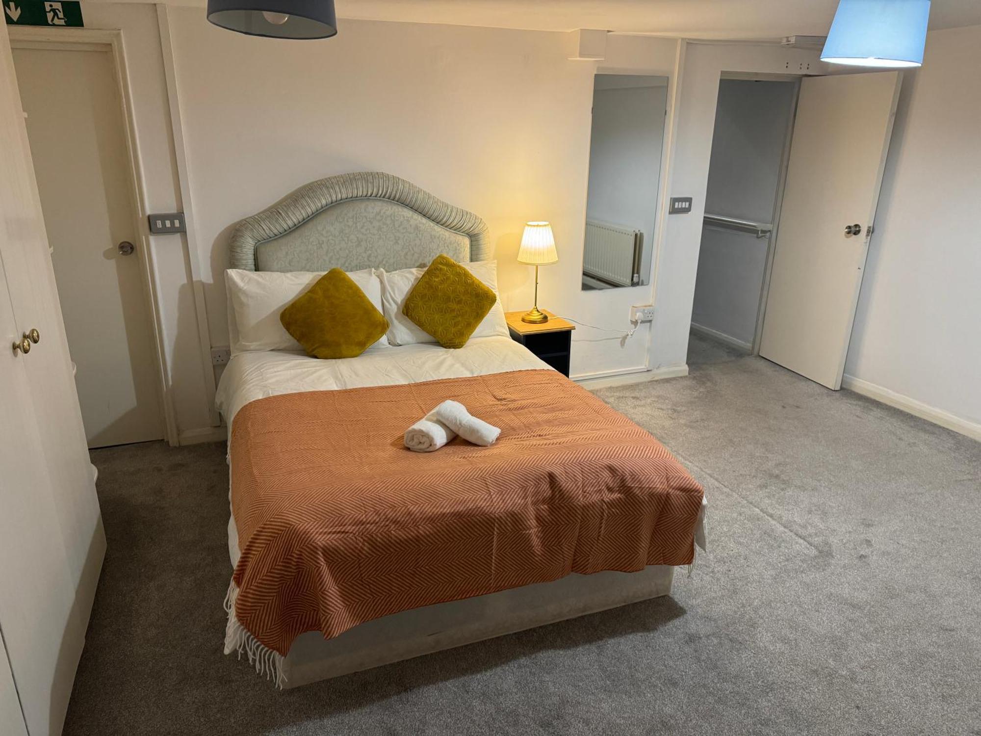 Проживание в семье Modern En-suite By Finsbury Park Station 8 Mins To King's Cross By Tube *