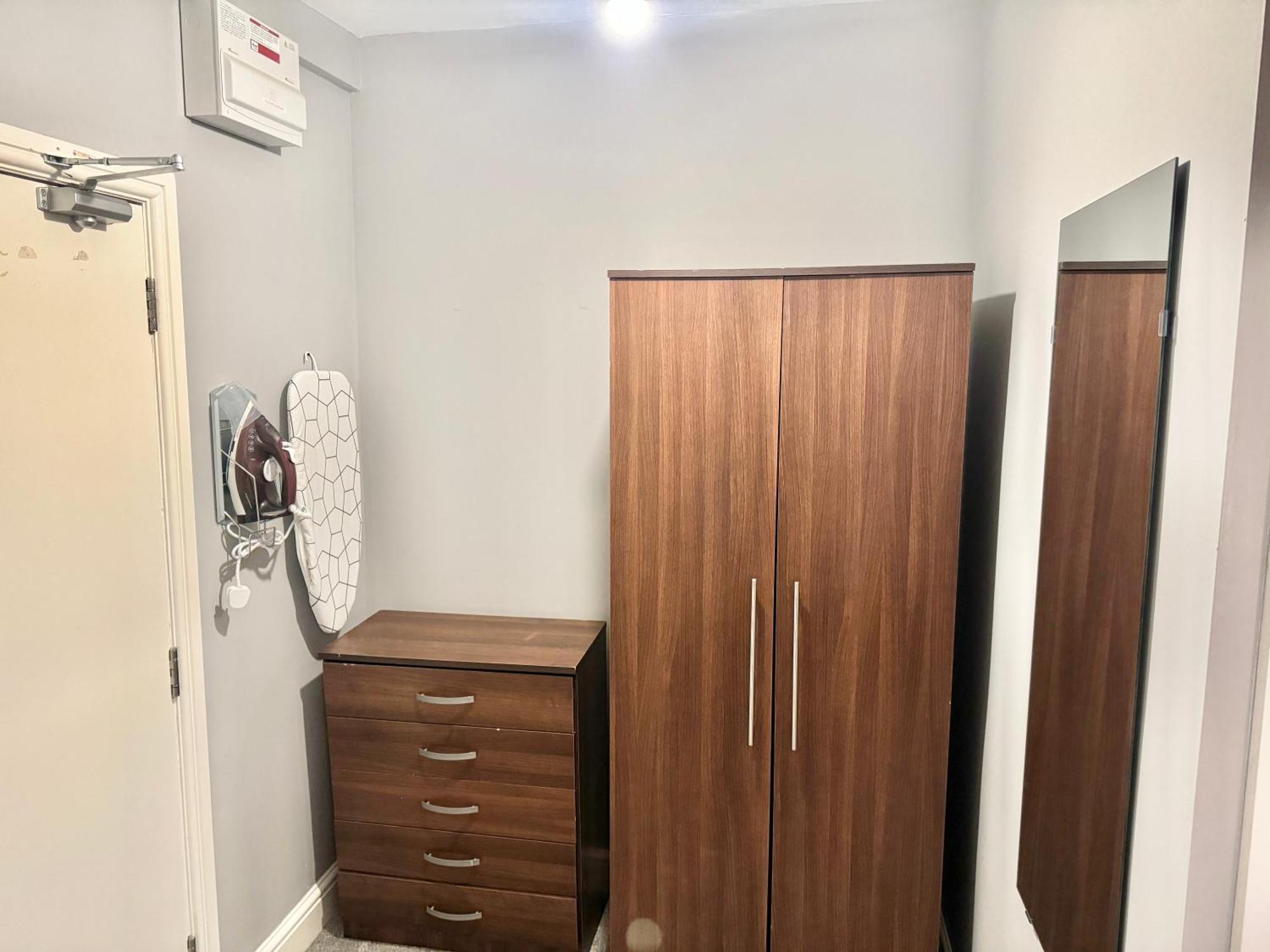 Modern En-suite By Finsbury Park Station 8 Mins To King's Cross By Tube Homestay London