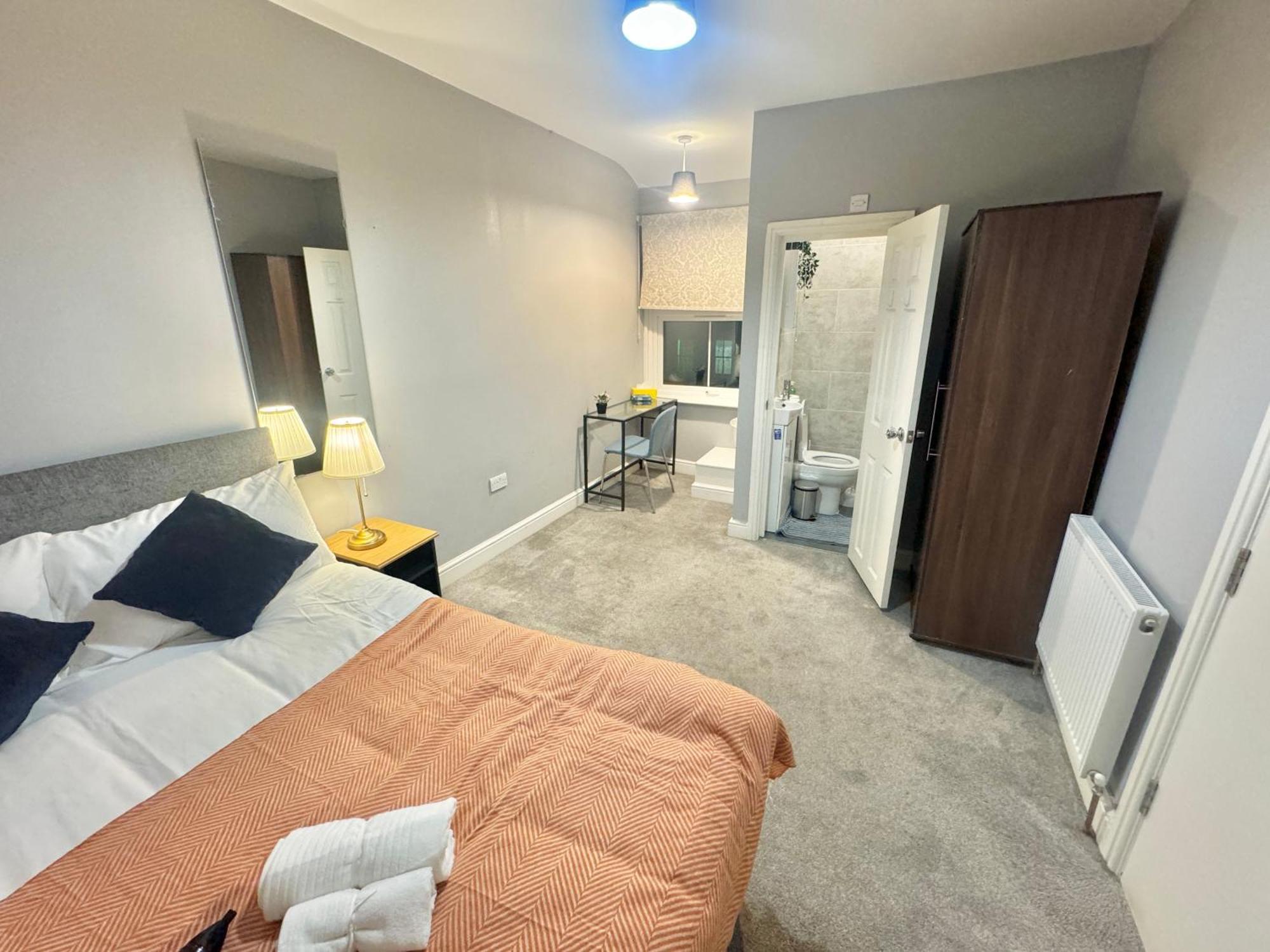 Modern En-suite By Finsbury Park Station 8 Mins To King's Cross By Tube Homestay London