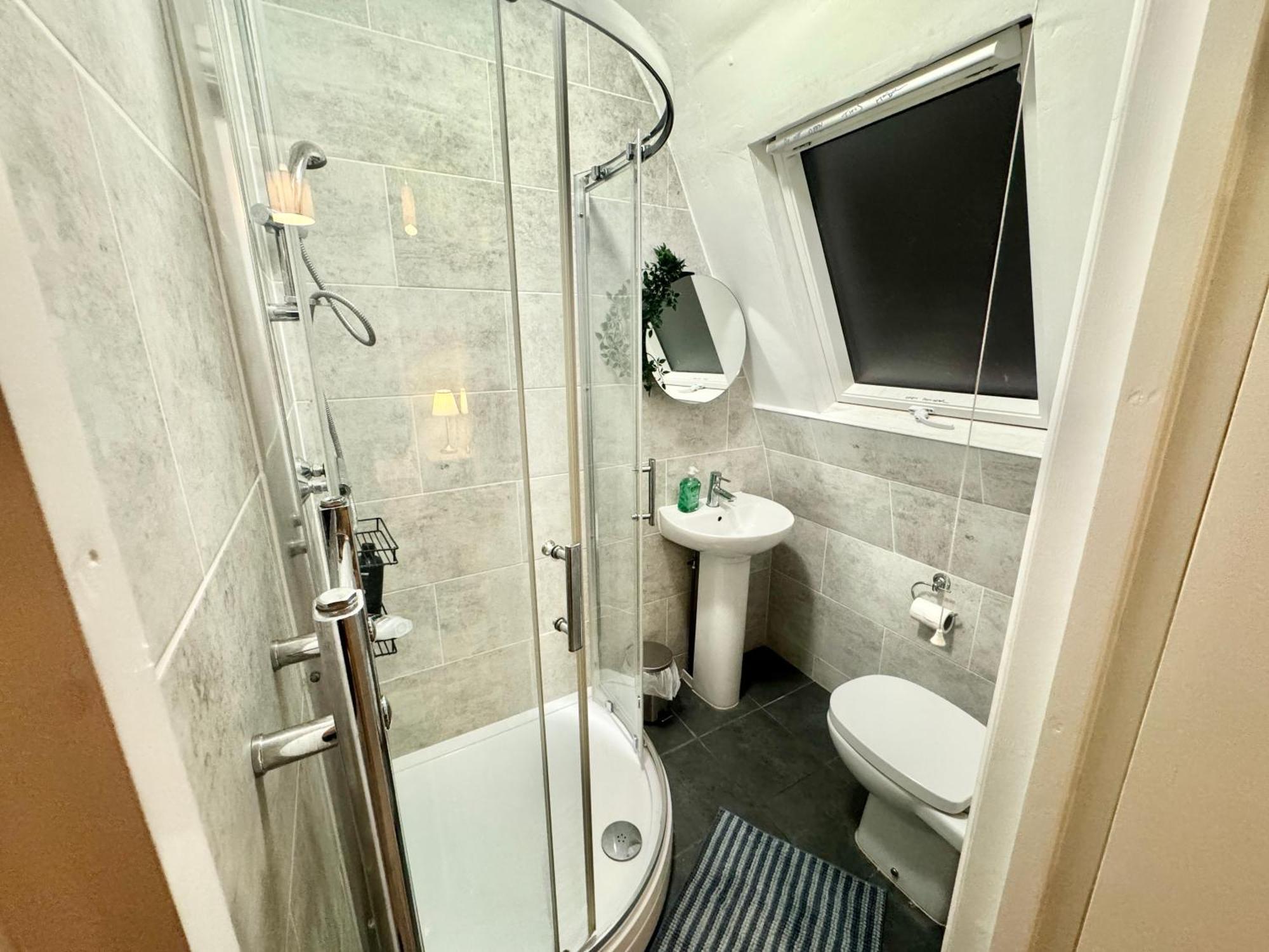 Modern En-suite By Finsbury Park Station 8 Mins To King's Cross By Tube Homestay