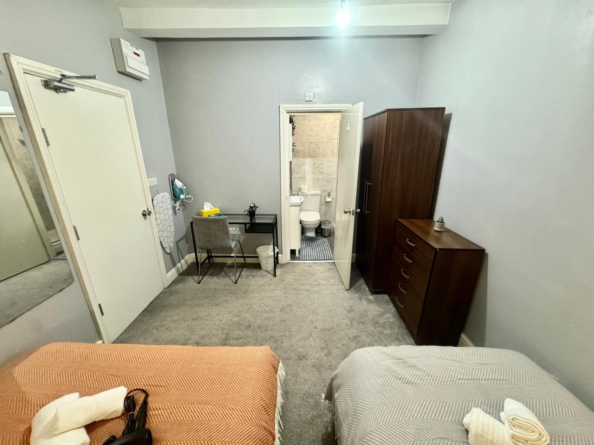 Modern En-suite By Finsbury Park Station 8 Mins To King's Cross By Tube Homestay