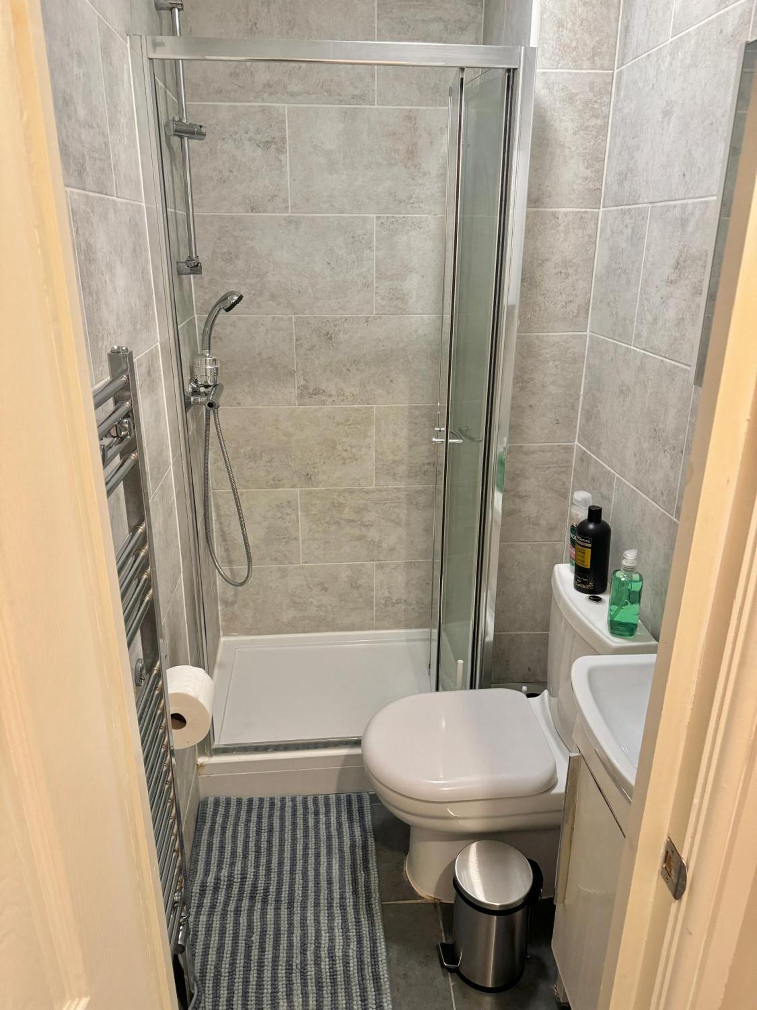Modern En-suite By Finsbury Park Station 8 Mins To King's Cross By Tube London