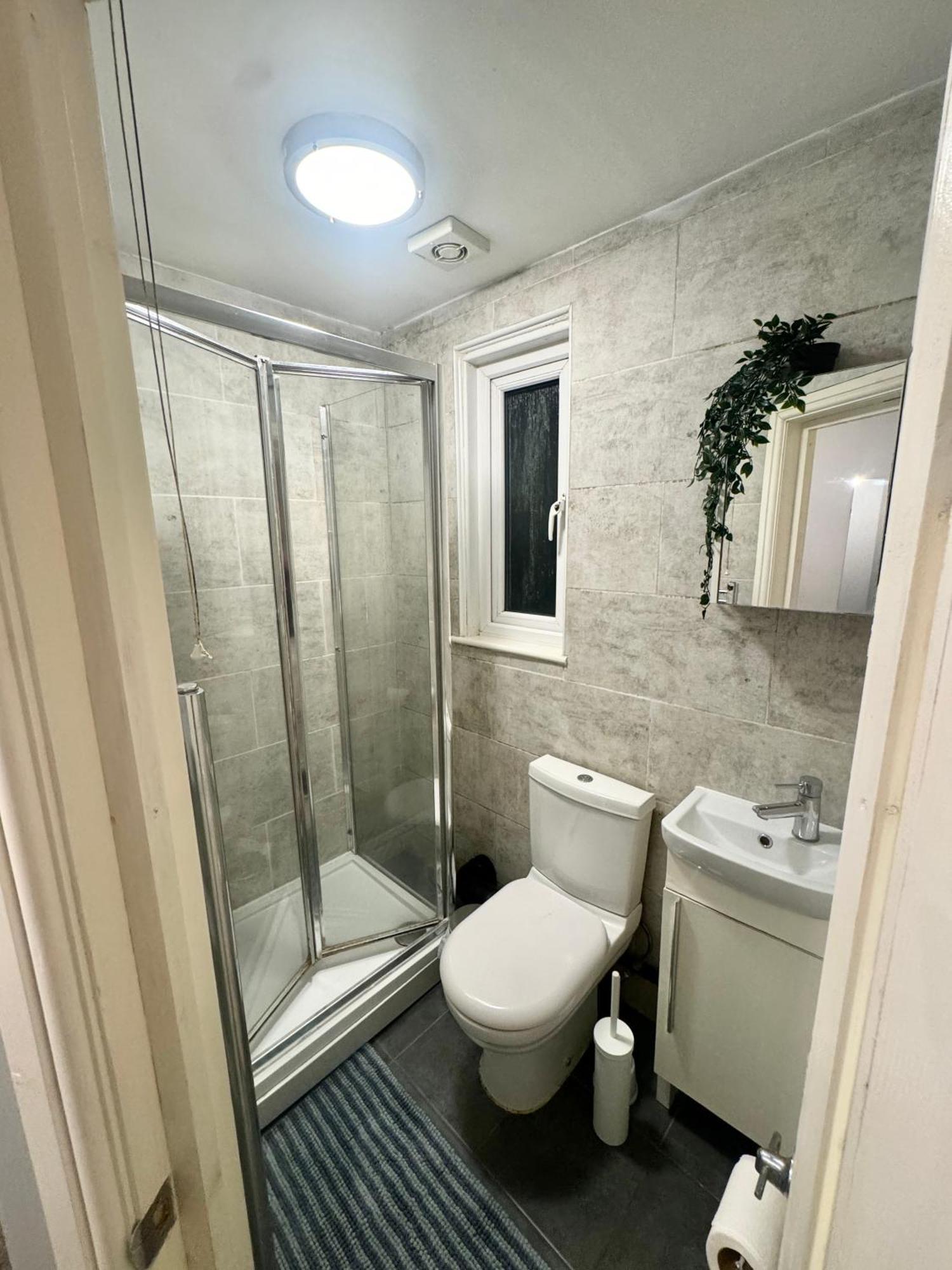 Modern En-suite By Finsbury Park Station 8 Mins To King's Cross By Tube Homestay *