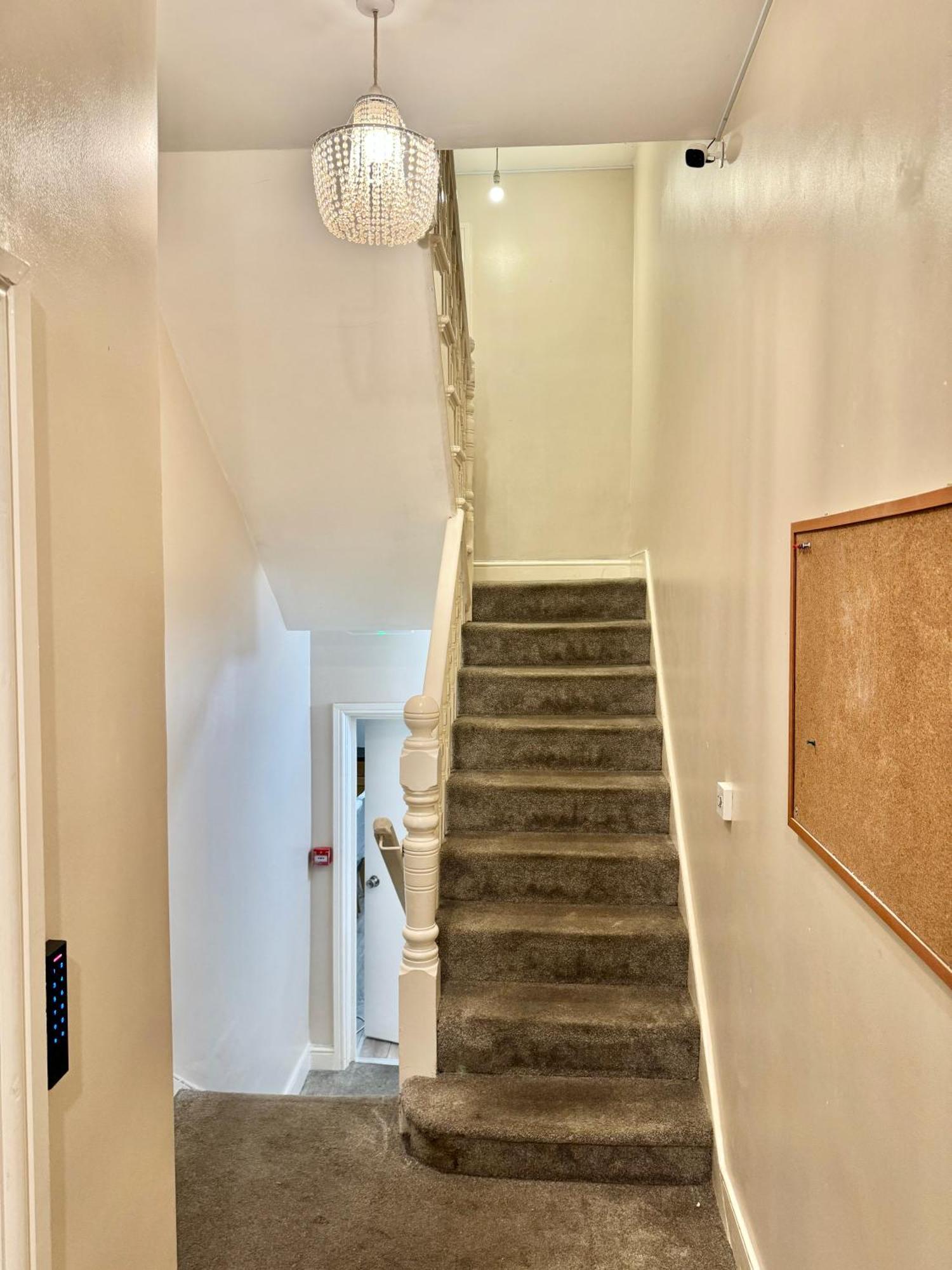 Modern En-suite By Finsbury Park Station 8 Mins To King's Cross By Tube London